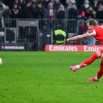 Harry Kane Bayern Munchen mencetak gol