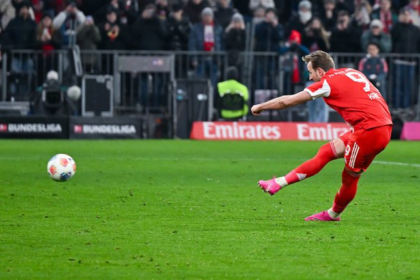 Harry Kane Bayern Munchen mencetak gol