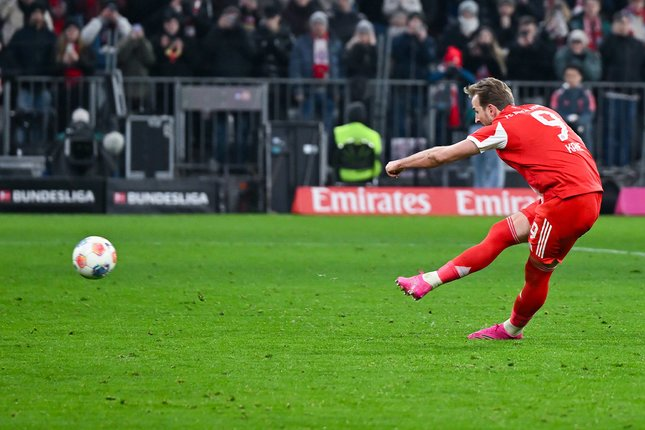 Harry Kane Bayern Munchen mencetak gol