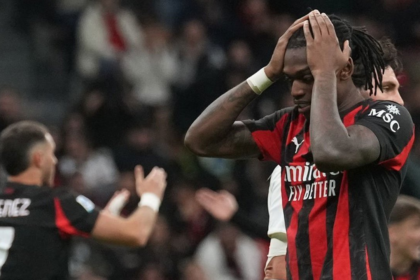 Rafael Leao dari AC Milan bereaksi dalam pertandingan Serie A melawan Pisa di San Siro,