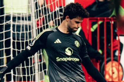 Senne Lammens Manchester United nomor 1